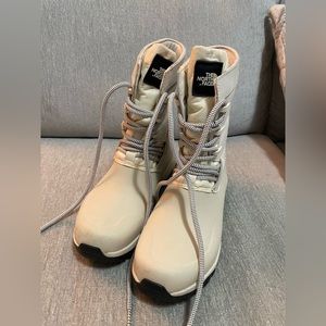 Women’s The North Face Yukiona Mid Boots